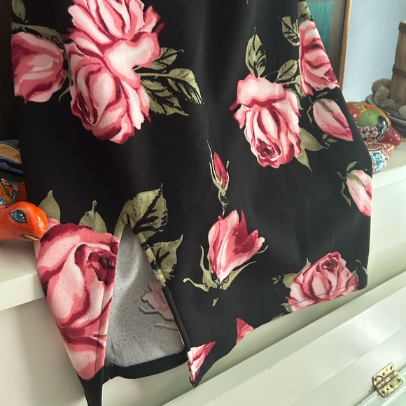 Guess Los Angeles Roses Black and Pink Bodycon Dress Small NWT S - Picture 4 of 16